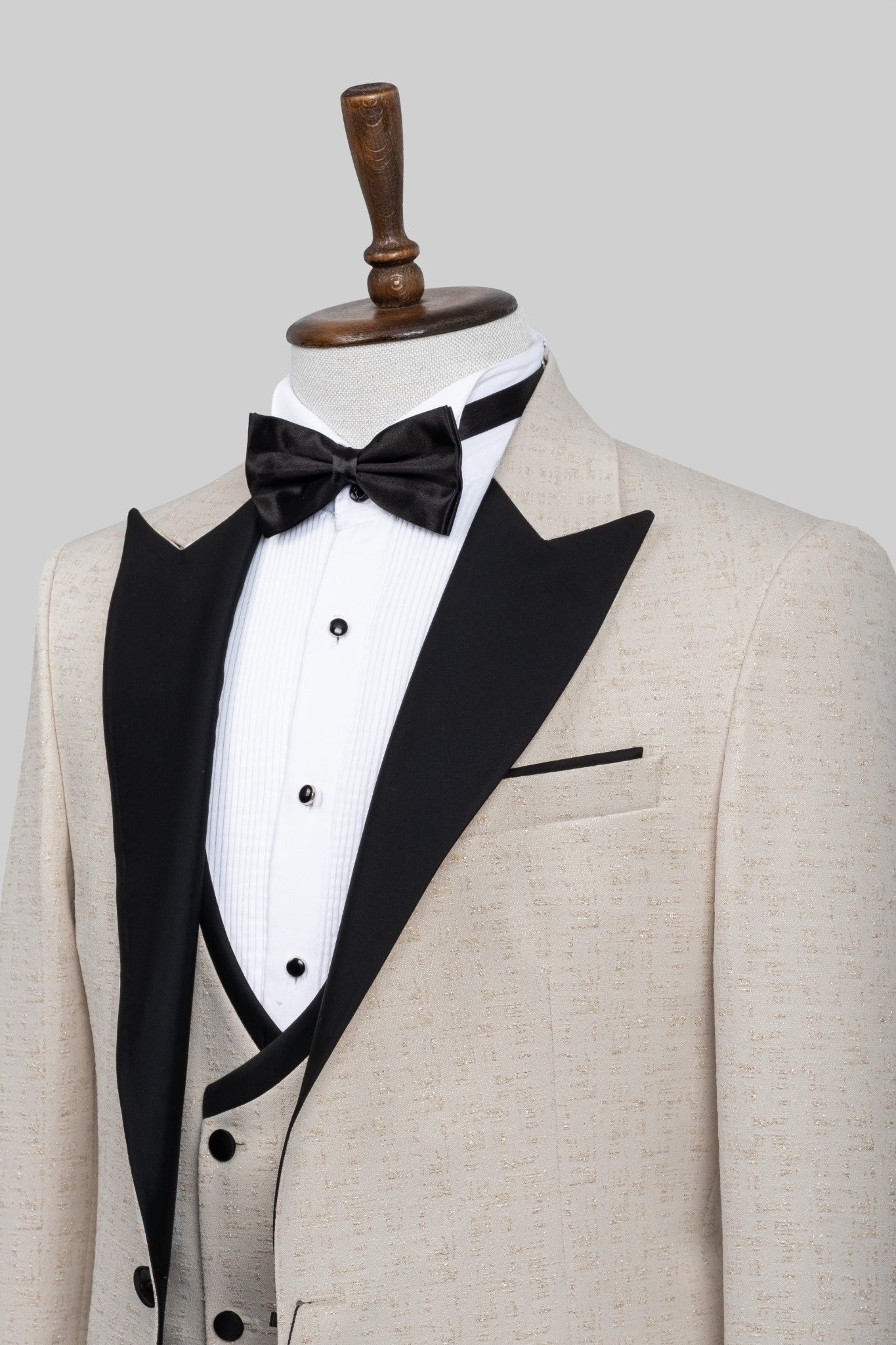 Champagne Soirée – European Beige Textured 3-Piece Tuxedo Suit