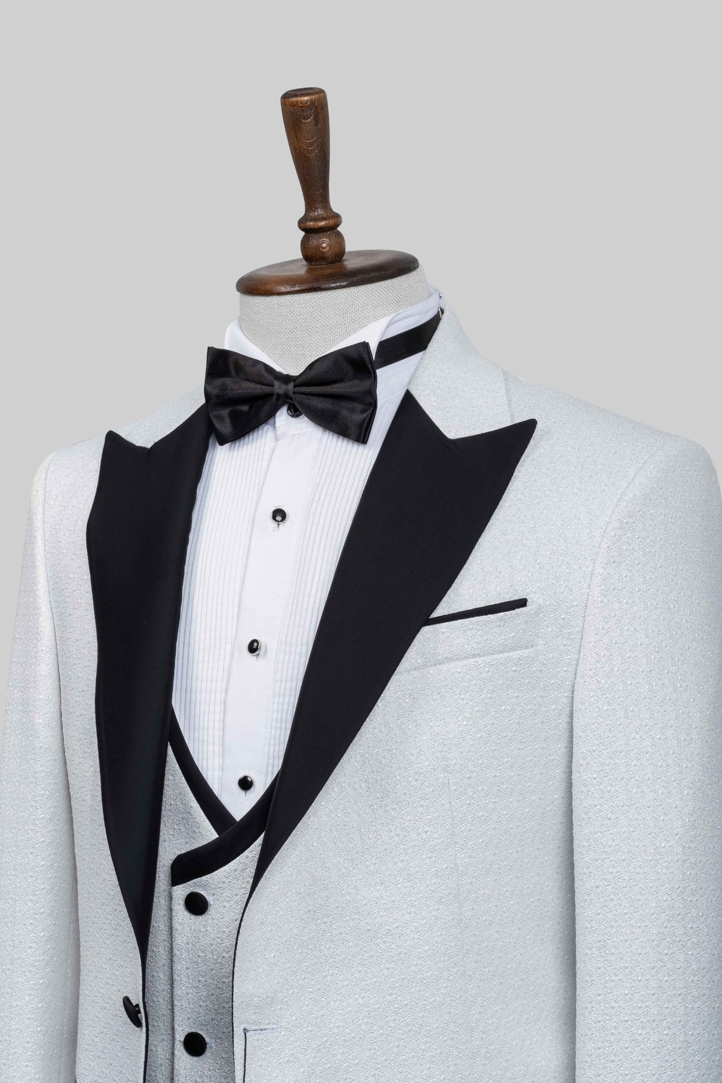 Platinum Regent – European Silver Textured 3-Piece Tuxedo Suit