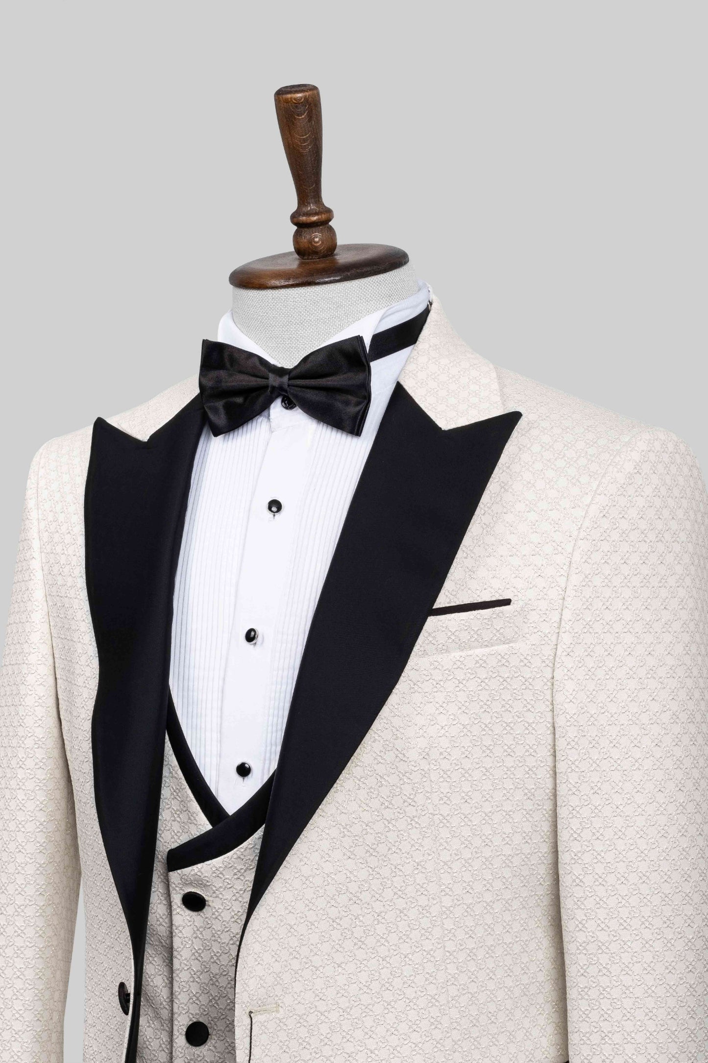 Ivory Royale – European Cream Textured 3-Piece Tuxedo Suit