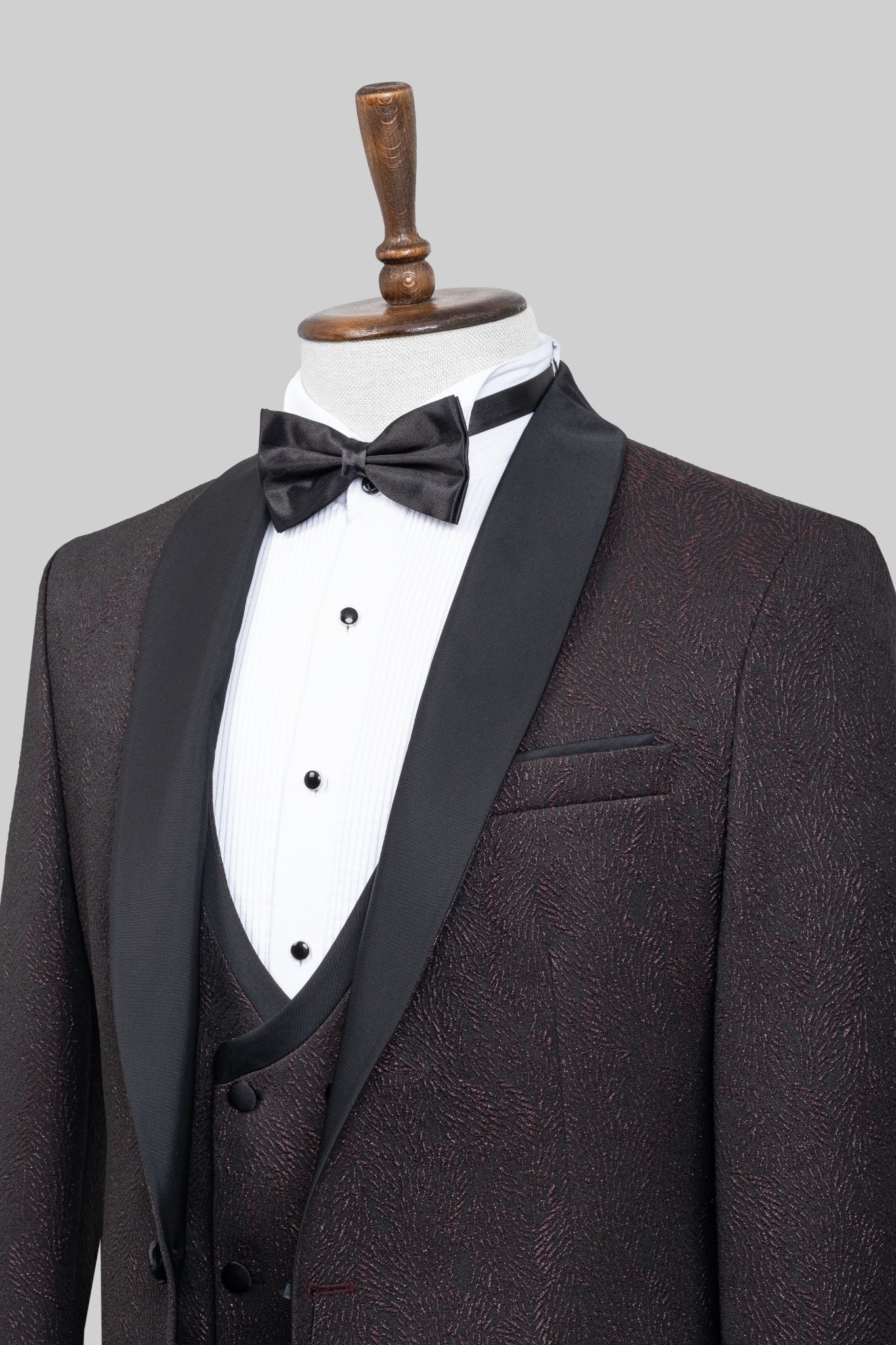 Crimson Dusk – European Deep Maroon Textured 3-Piece Tuxedo Suit